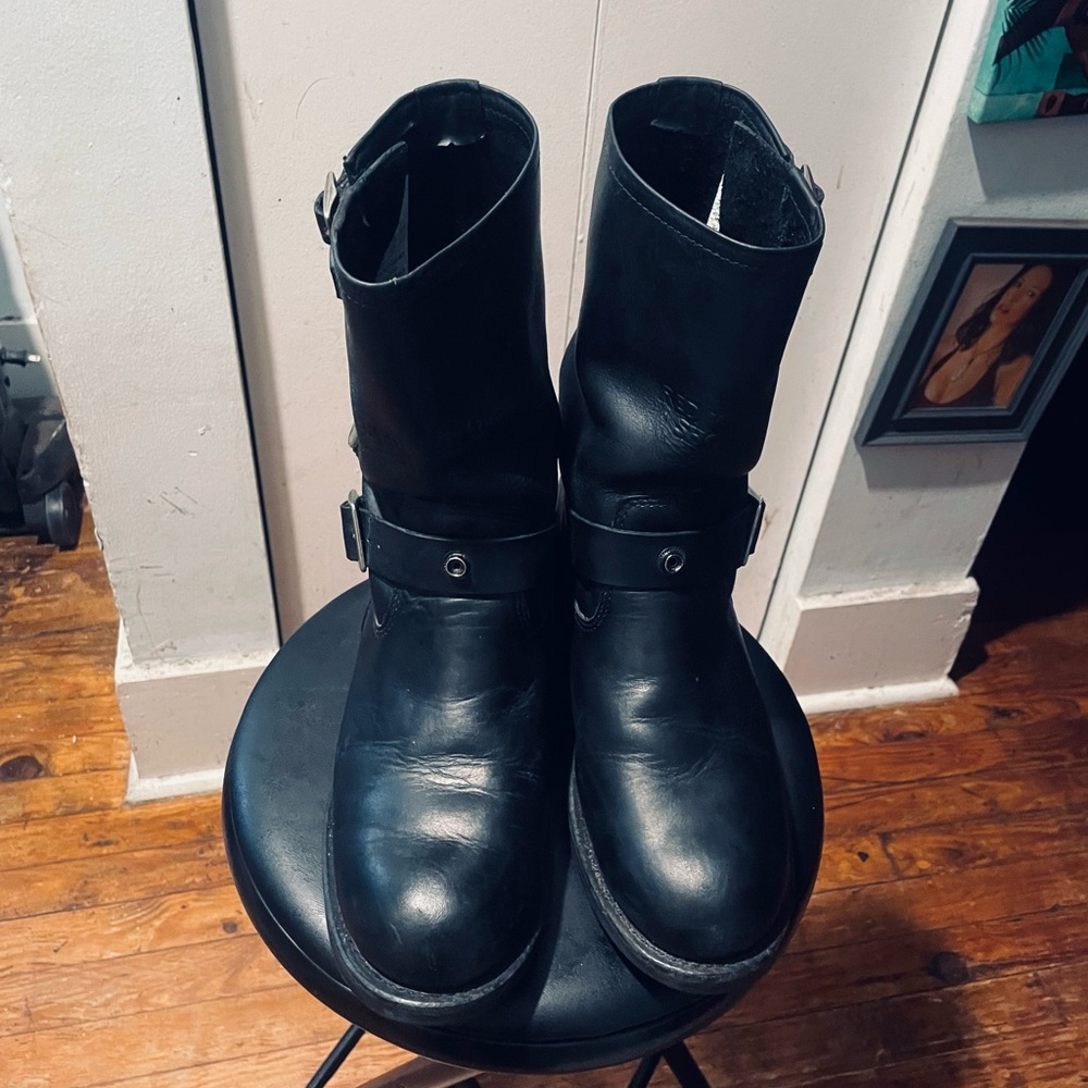 Red Wing Heritage Black Embossed Leather Footwear